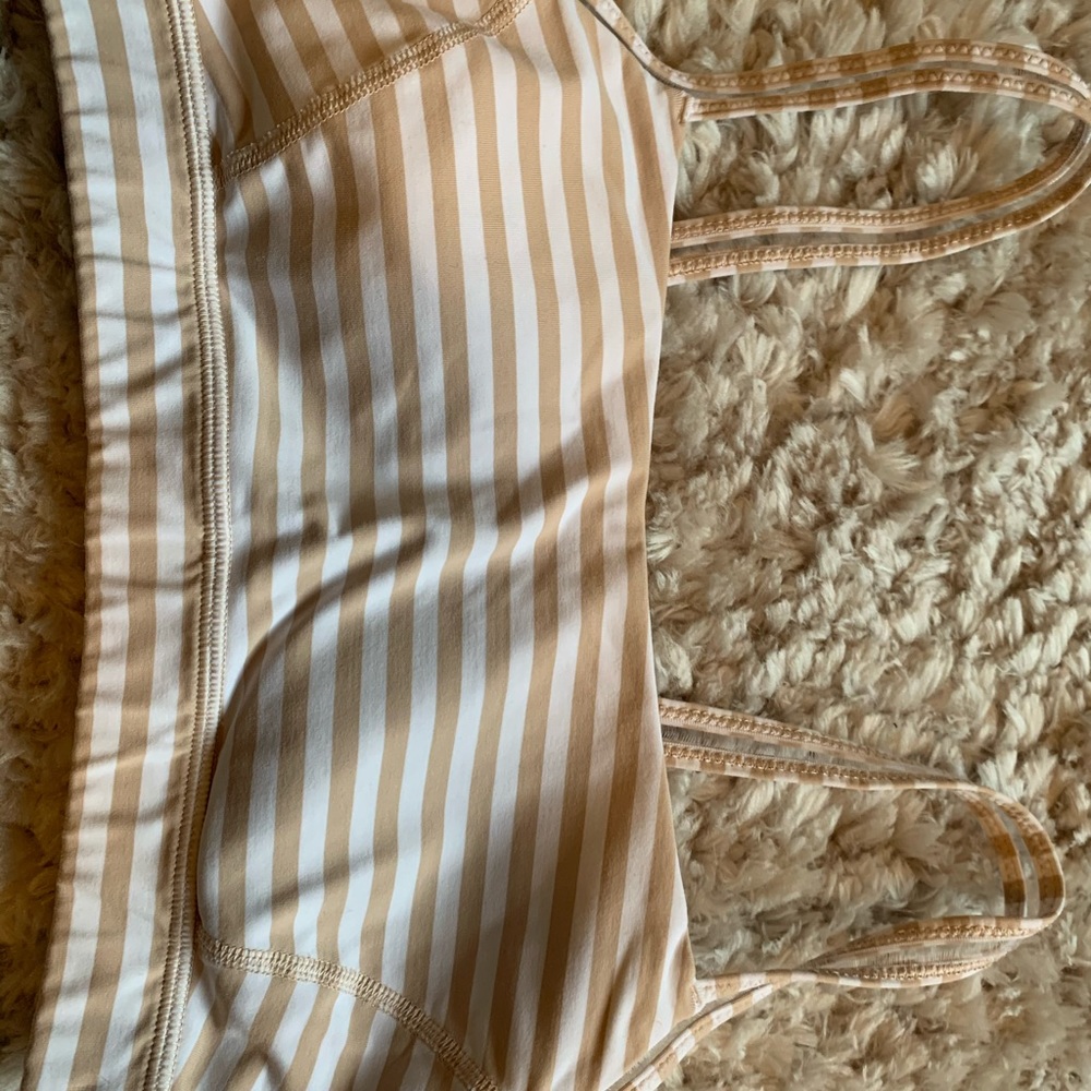 Lululemon sports bra